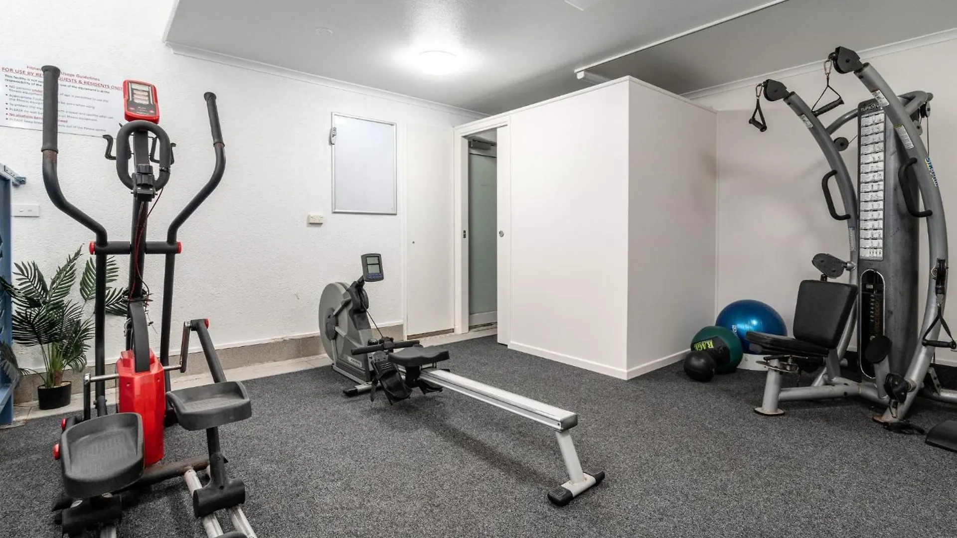 ****  Rolling Surf Resort Caloundra Australia