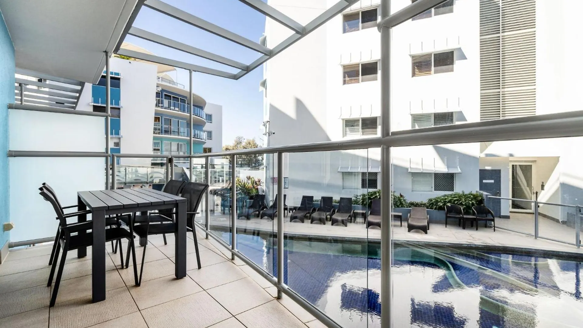 Rolling Surf Resort Caloundra