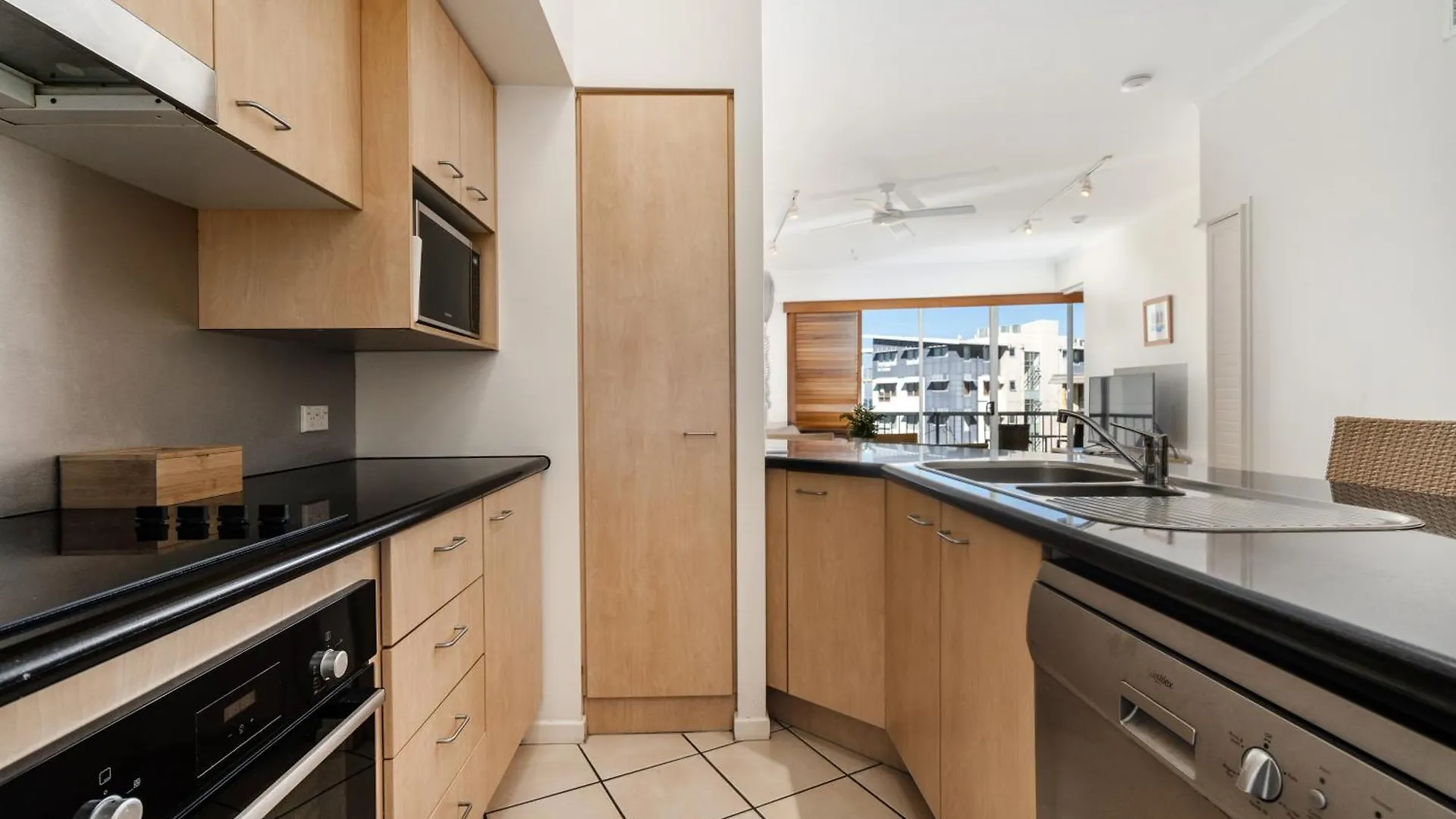 Rolling Surf Resort Caloundra
