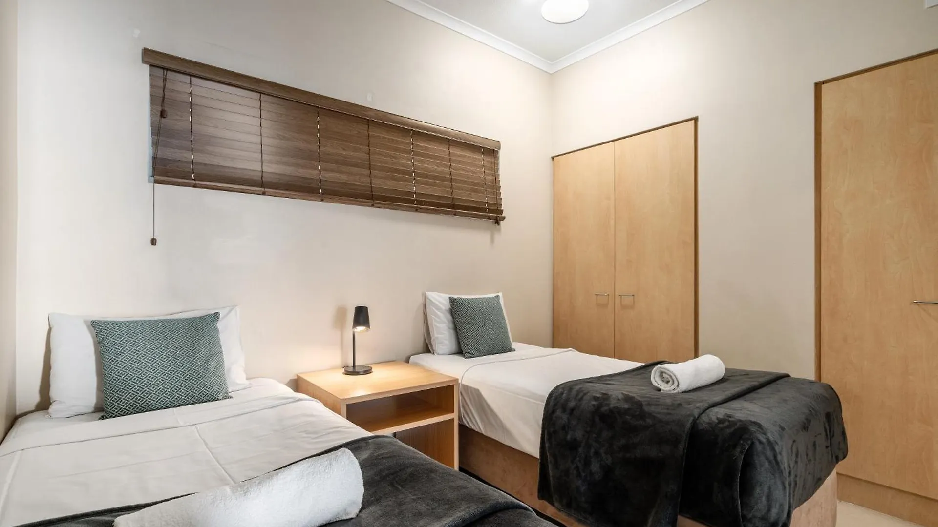****  Rolling Surf Resort Caloundra Australia