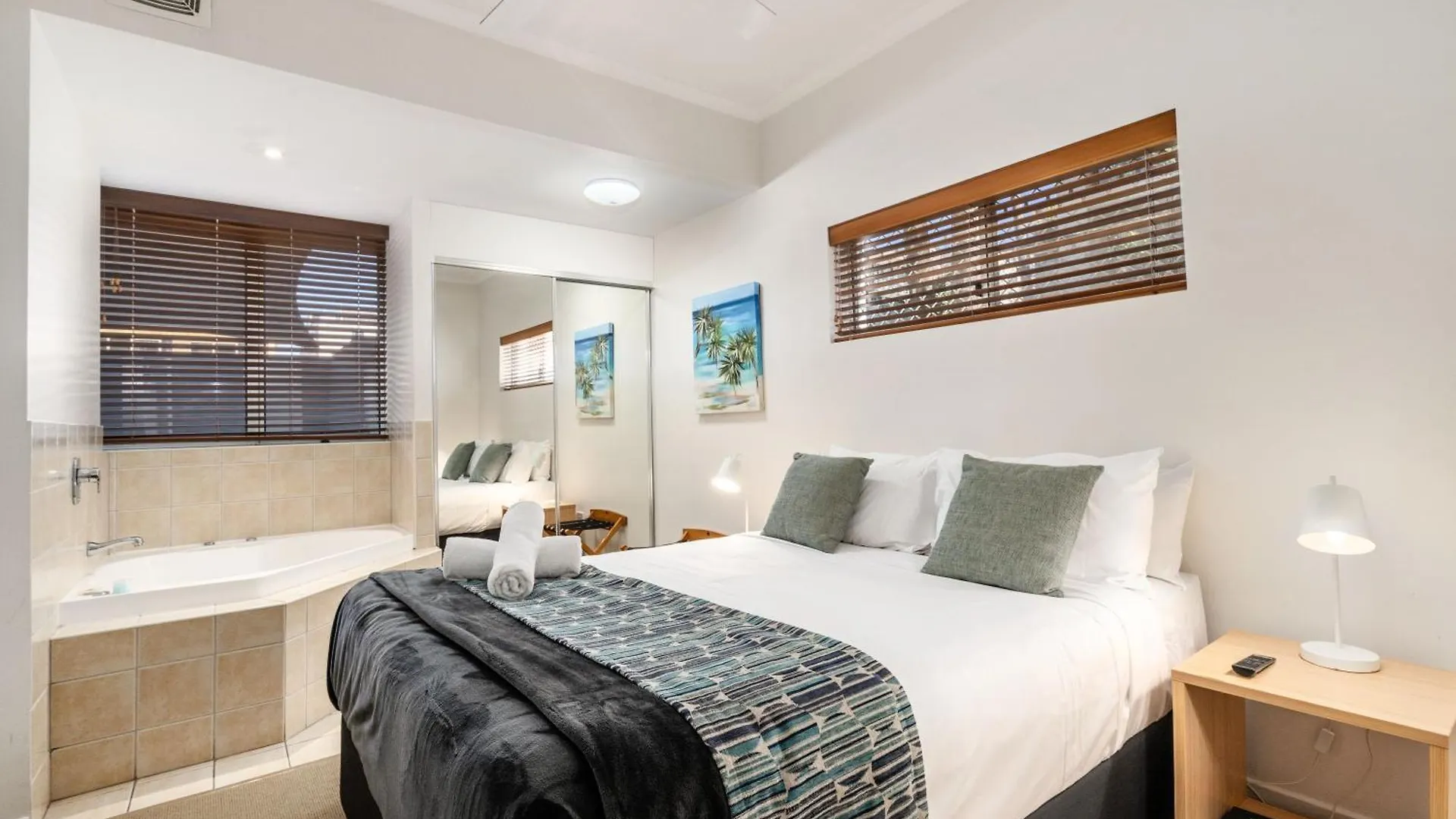 Rolling Surf Resort Caloundra