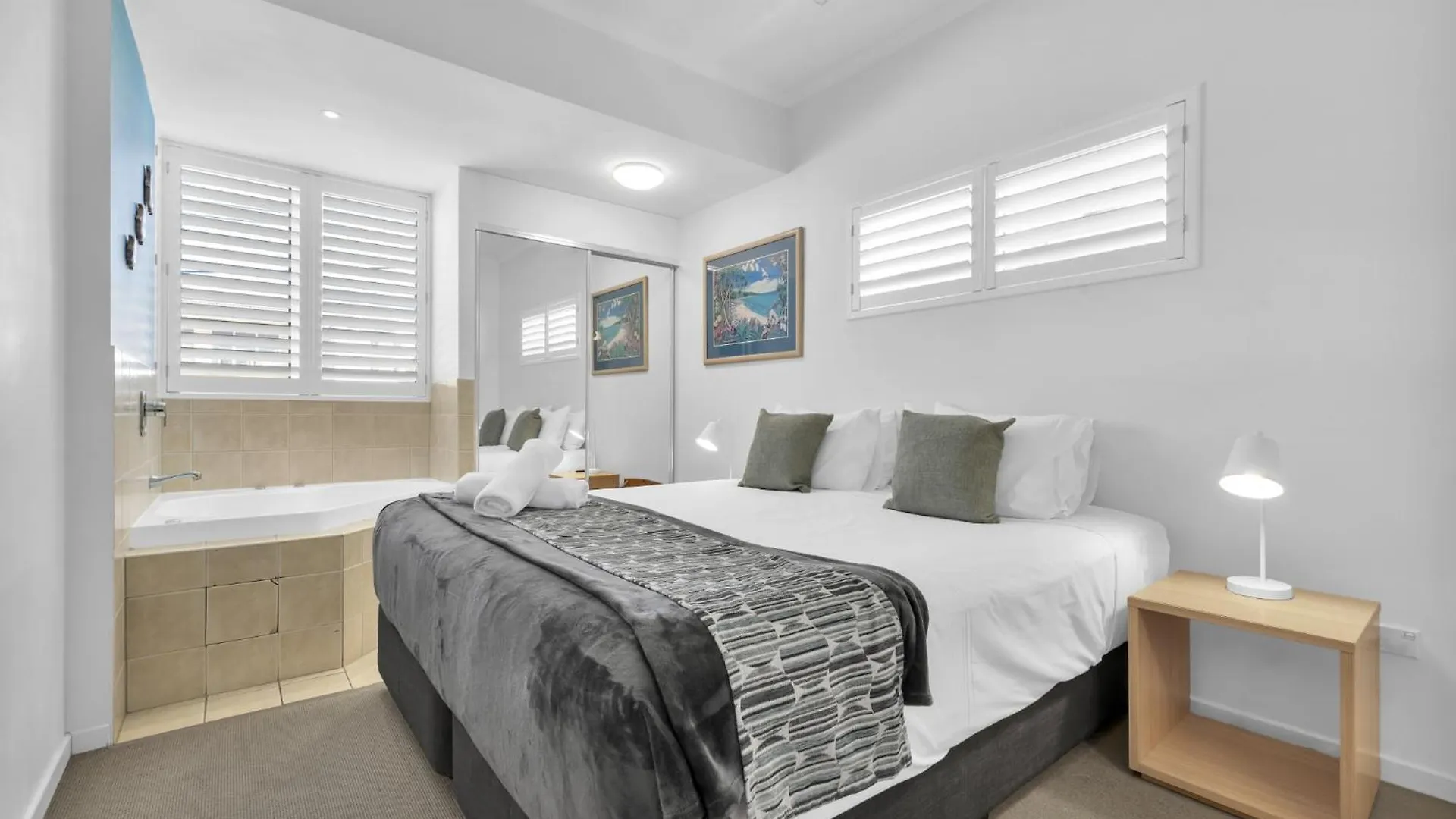 ****  Rolling Surf Resort Caloundra Australia