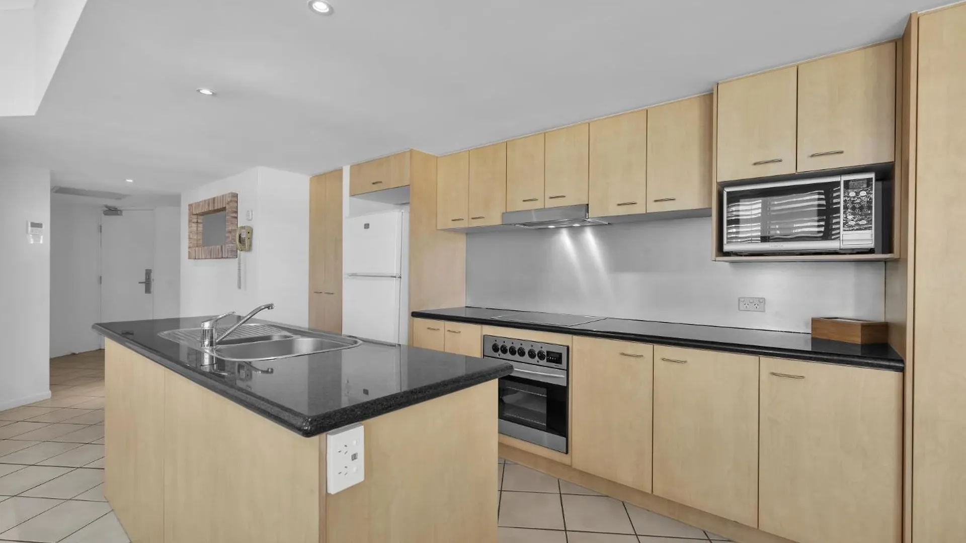 Rolling Surf Resort Caloundra