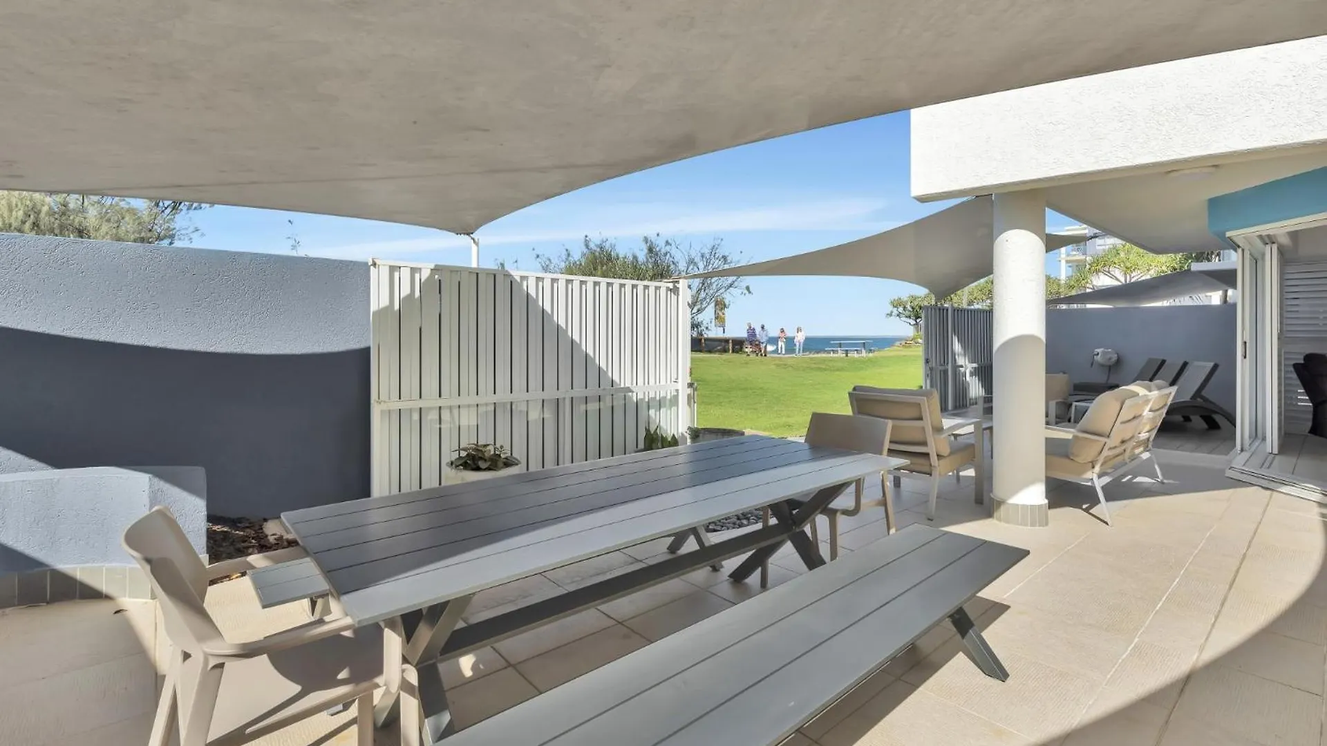 Rolling Surf Resort Caloundra