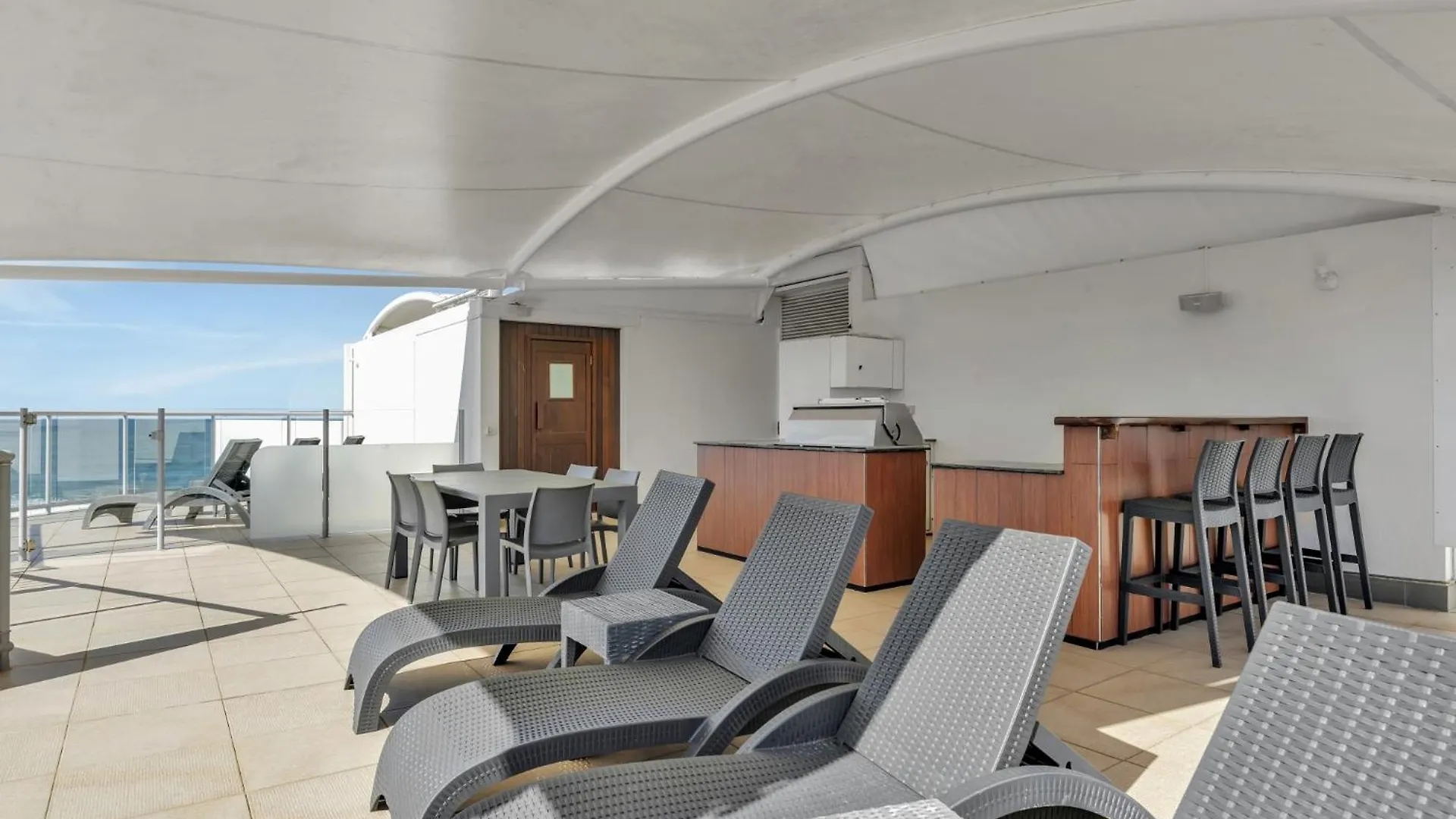****  Rolling Surf Resort Caloundra Australia