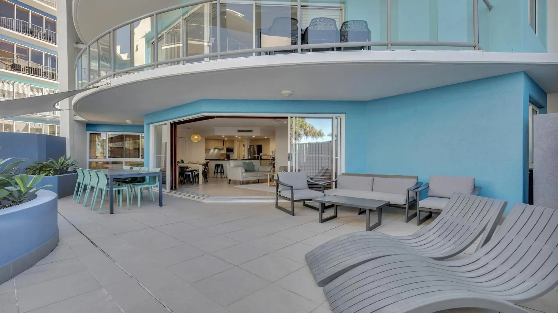 Rolling Surf Resort Caloundra
