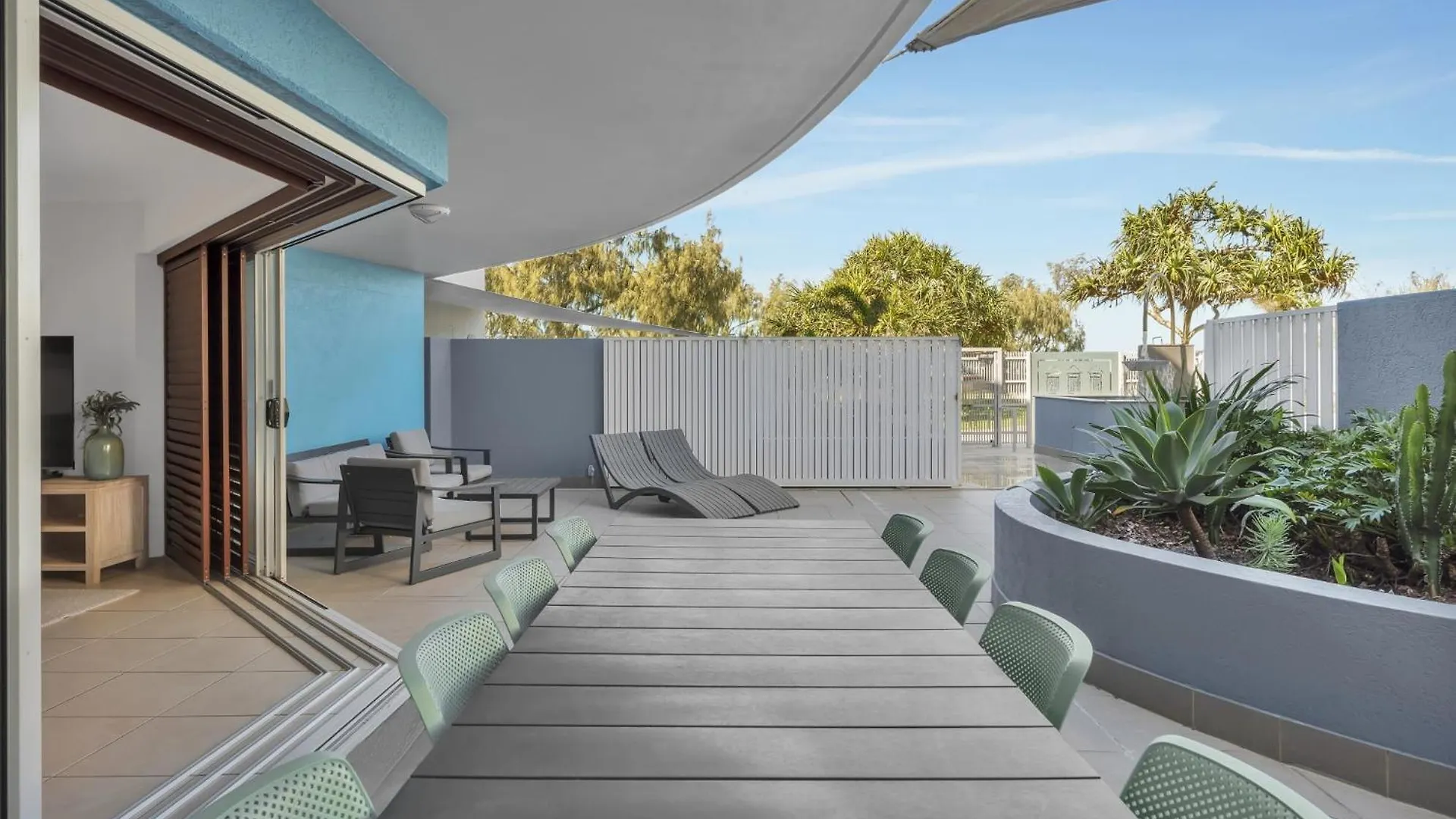Rolling Surf Resort Caloundra