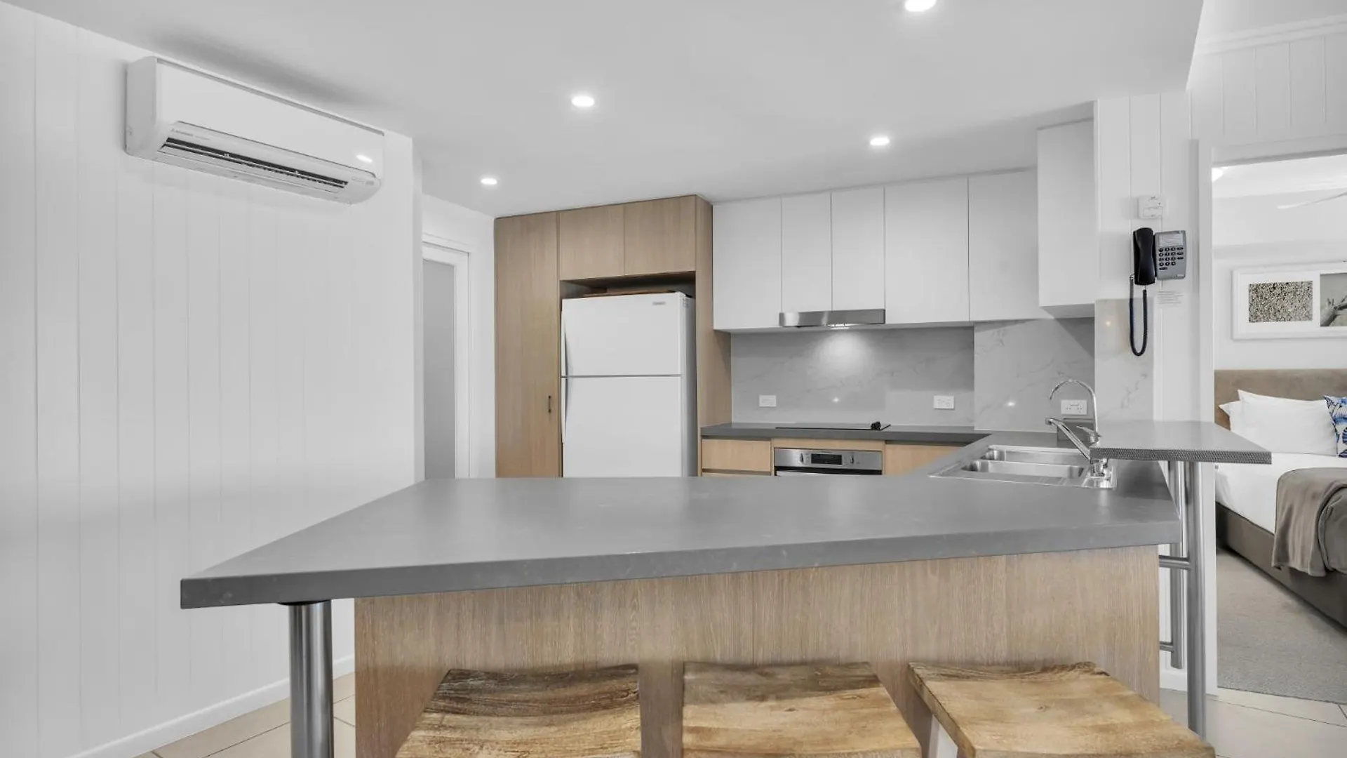 Rolling Surf Resort Caloundra