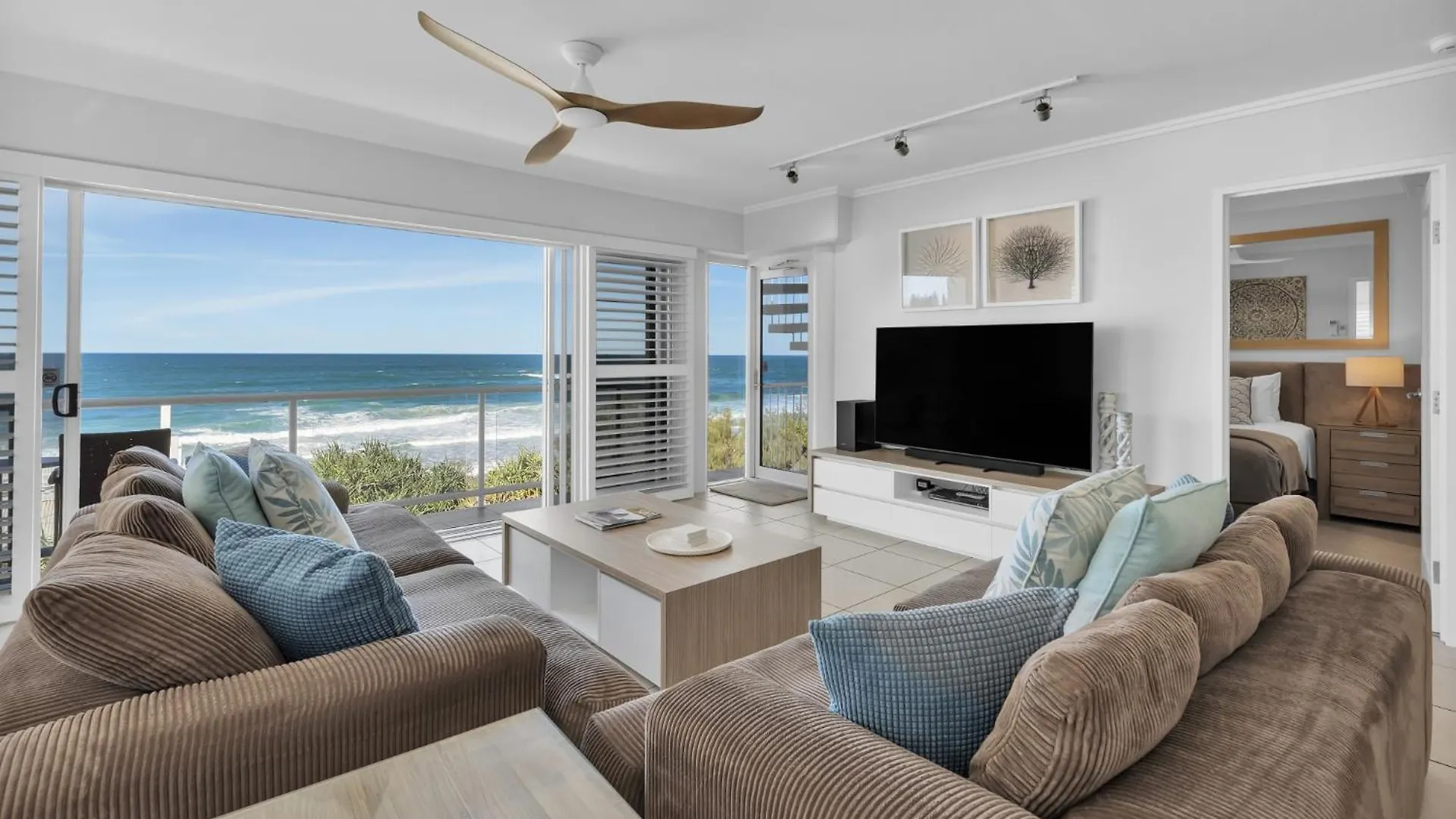 ****  Rolling Surf Resort Caloundra Australia