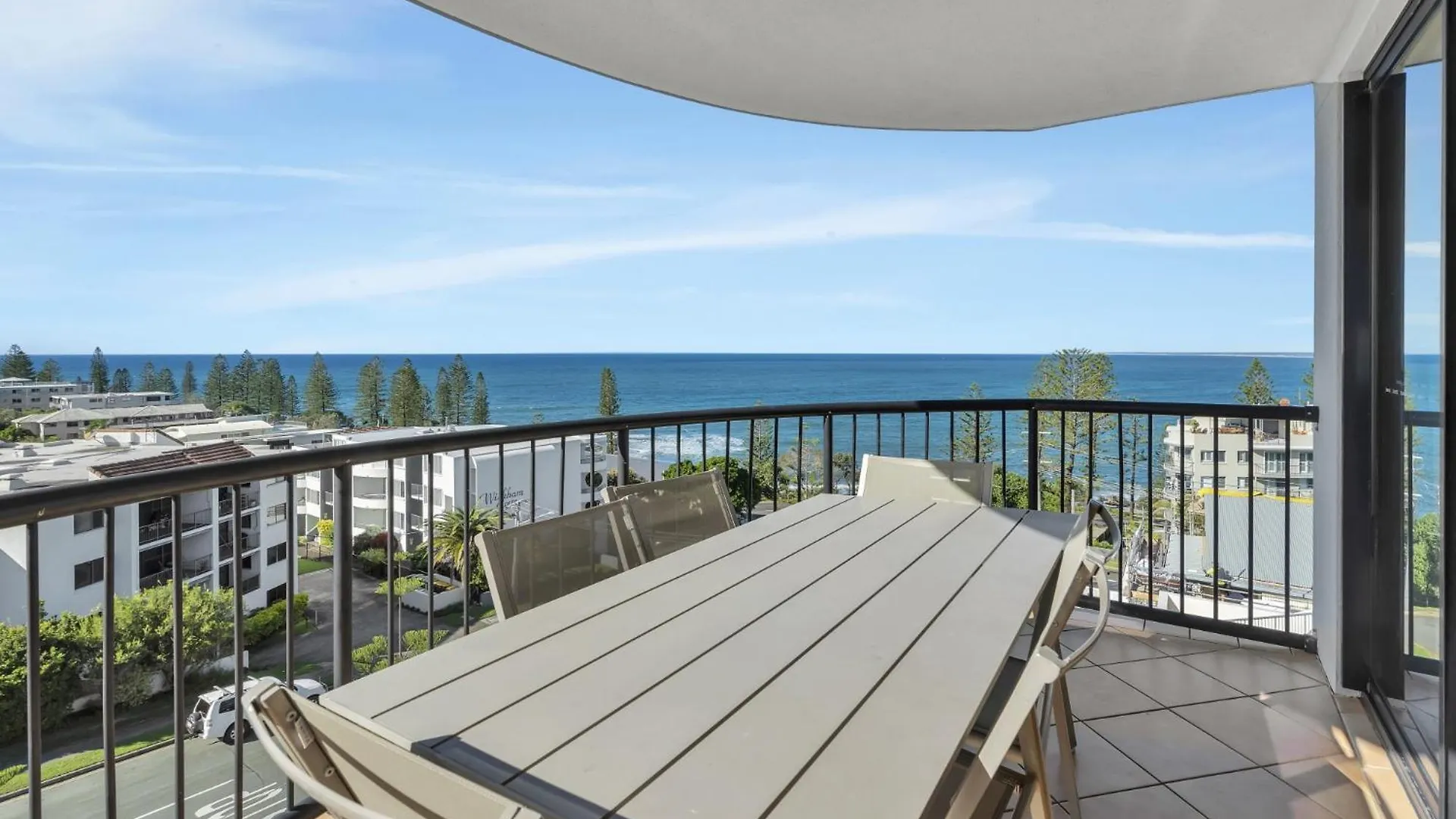 Rolling Surf Resort Caloundra