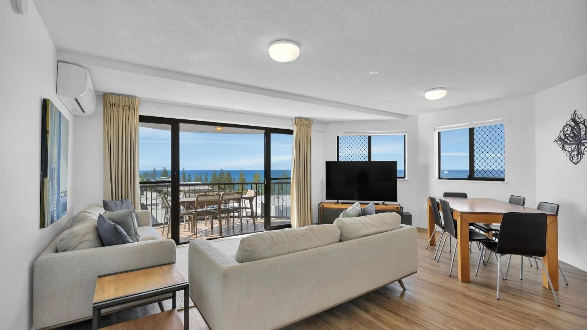 Rolling Surf Resort Caloundra