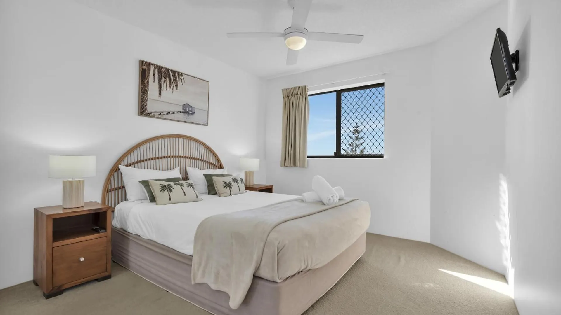 ****  Rolling Surf Resort Caloundra Australia