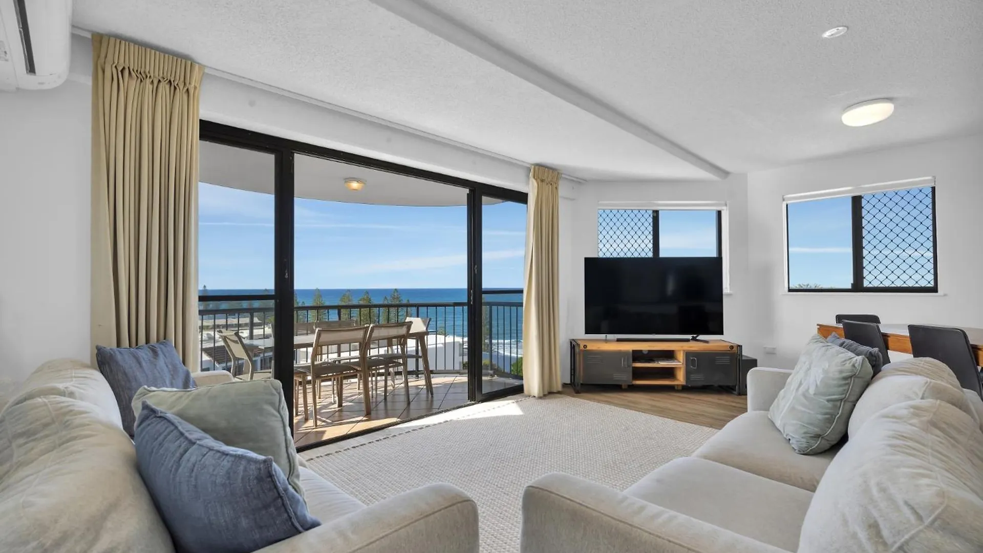 Rolling Surf Resort Caloundra 4*,