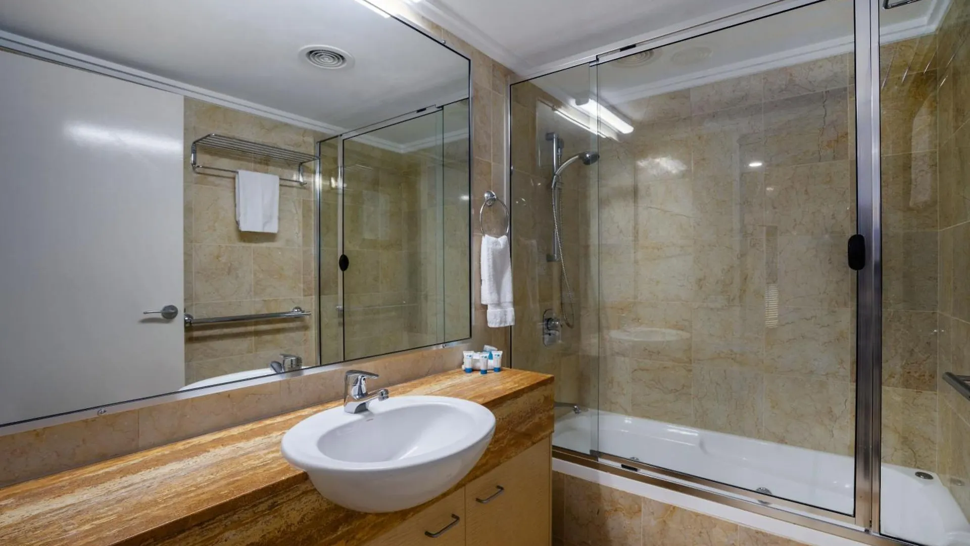 Rolling Surf Resort Caloundra